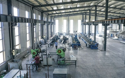 Hebei Bending Fence Technology Co., Ltd fabrika üretim hattı