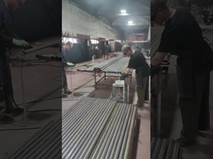 Çit direği parlatılıyor ve cilalanıyor.