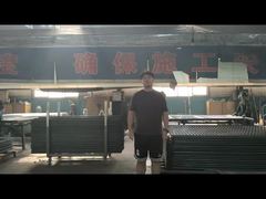 Palet üzerinde kaynaklı tel örgü çit