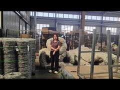 Tırmanma önleyici çitin üzerine dikenli tel ambalajı