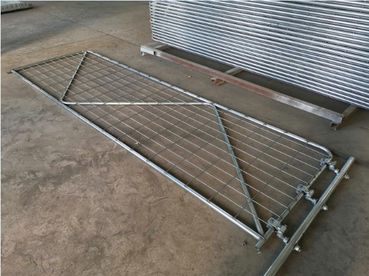 At ve Sığır için 4mm Sıcak Daldırma Galvanizli 1800mm Yükseklik Kaynaklı Çiftlik Kapısı