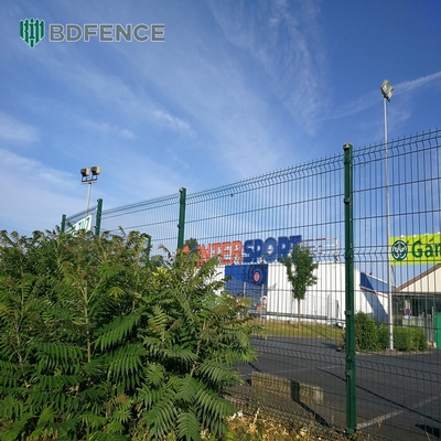 Yüksek güvenlik prizm 3d çit panelleri pvc kaplı metal duvar çit panelleri trellis çelik galvanizli 3d ağlı çatı çitleri