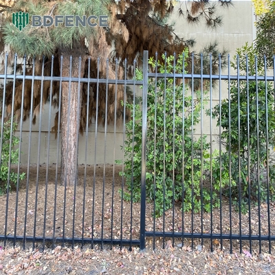 Modern Ornamental Bahçeler Saldırılmış Tüp Çubuğu Üstü Kalın demir çelik çit panosu 40*40mm ve 45*45mm Demiryolu Boyutu