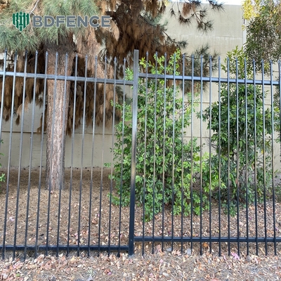 Siyah Toz Kaplı Metal Tubular Alüminyum Çit Panelleri Üst Mızrak Çubukları ile 30.000 Kg Tek Brüt Ağırlık Çit Kapıları