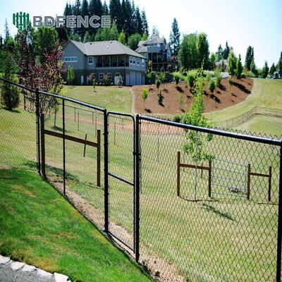 Tenis sahası Galvanizli Zincirli Çit Rulo Cyclone Tel Elmas Ağı Siyah Pvc Kaplı 6ft 8ft Ağı Açıklık 50*50mm