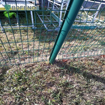 Yüksek güvenlik prizm 3d çit panelleri pvc kaplı metal duvar çit panelleri trellis çelik galvanizli 3d ağlı çatı çitleri