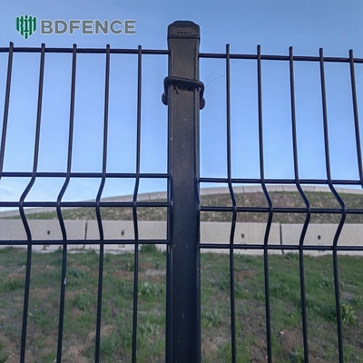 Tel Dia 5mm Metal Mesh Çit RAL 6005 Yeşil Toz Kaplı 3D Çit Panelli Üçgen Eğili Çit İnşaat Alanı için