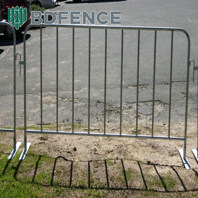 Geçici Yol Güvenliği Trafik İç Tüp Mesafesi 110mm 120mm 150mm ile Metal Yürüyüşçü Engelleri