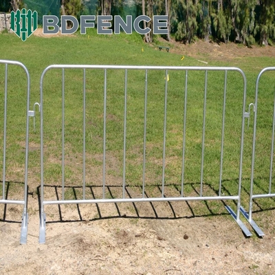 Geçici Yol Güvenliği Trafik İç Tüp Mesafesi 110mm 120mm 150mm ile Metal Yürüyüşçü Engelleri