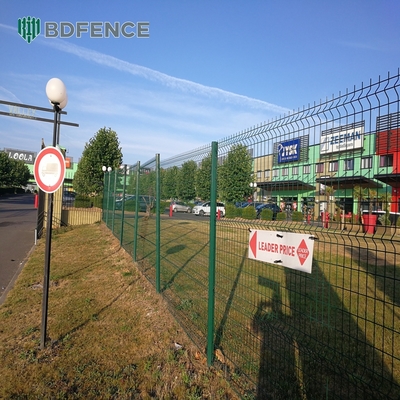 Kütüphane V Okuma Alanı için Mesh Çit panelleri