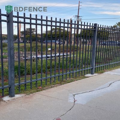 Dış Mekan Ağır Hizmet Tipi 6 ft Dövme Demir Çit Siyah Kaplamalı Çelik Mat Tübüler Çit