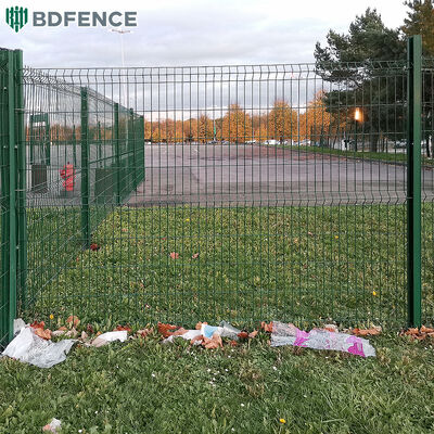 Kolay monte edilebilir 3D Eğimli Metal Demir Paneli Perimetre Güvenlik Çitleri V Mesh Kaynaklı