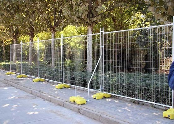 2.1M * 2.4m Avustralya Çekici Geçici Çit Kare Delik