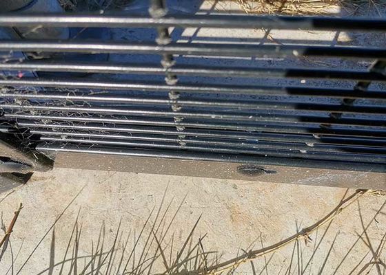4.0mm Pvc Kaplı Havaalanı Güvenlik Eskrim 76,2 * 12.6mm Delik Boyutu Metal