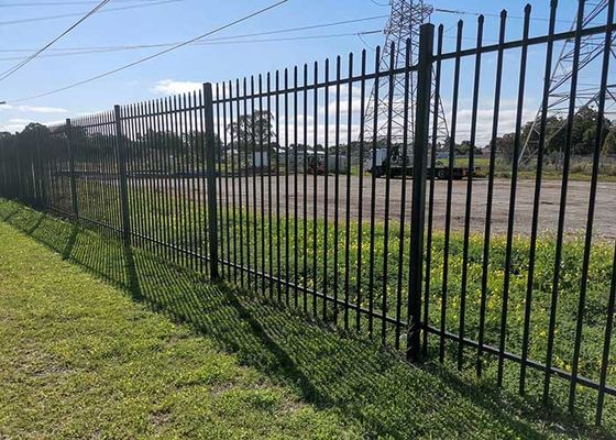 Bahçe Çelik Çit Galvanizli Siyah Mızrak Üstü Tubular Çelik Paneller 1.8*2.4m