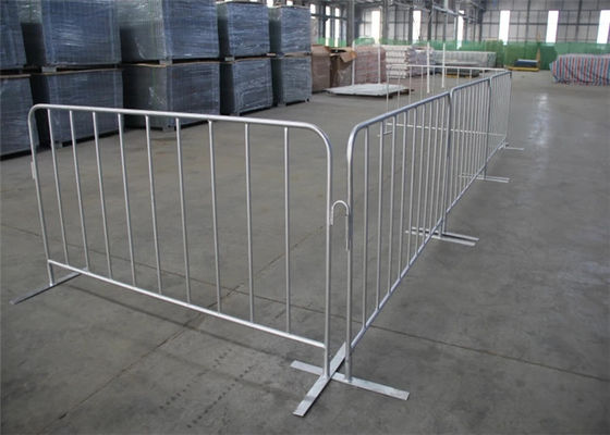 1.8mm Kalınlığı Metal Çelik Taşınabilir Yol Güvenliği Yürüyüşçü Trafik Kontrolü için Geçici Kalabalık Kontrolü Barikatları