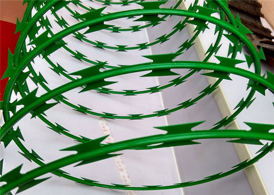 Hgmt 2.5mm Çelik Jiletli Tel Pvc Kaplı Yeşil Renk Çit Panelleri İçin Dikenli Hayvancılık