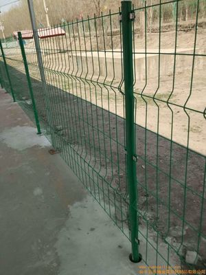Metalx Fabrika Fiyatı Ucuz Yeşil/Siyah PVC Kaplı Dış Bahçe 3D Eğimli Kaynaklı Eğimli Perimetre Güvenlik Tel/V Ağı