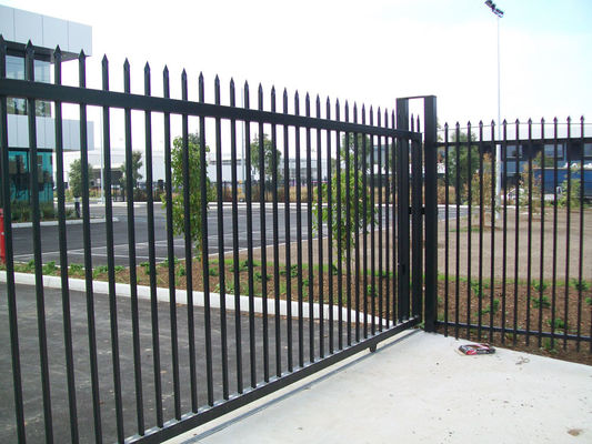 Tozla kaplı Su geçirmez Siyah Corten Galvanizli Metal Çubuklu Çelik Çit